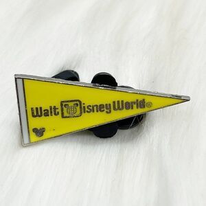🔮 5/$25‎ Disney Yellow DisneyWorld Flag Pin